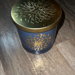 Bellevue Elegant Blue and Gold Candle with Decorative Lid new